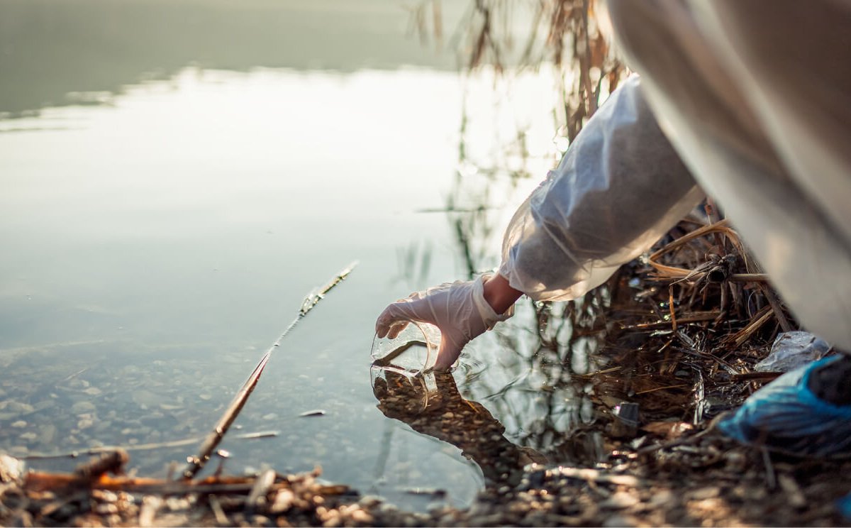 Female biochemist chemical test of water Female biochemist chemical test of water