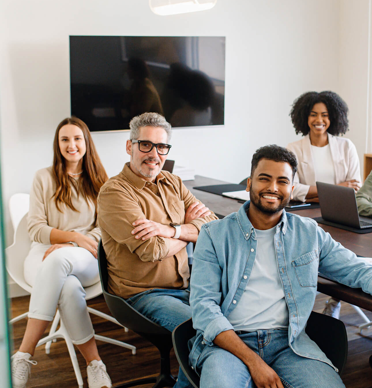 Smiling people inside at a psychosocial risk management presentation